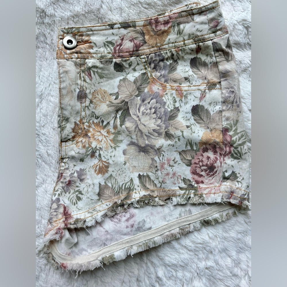 NWOT Do & Be Denim Floral Shorts